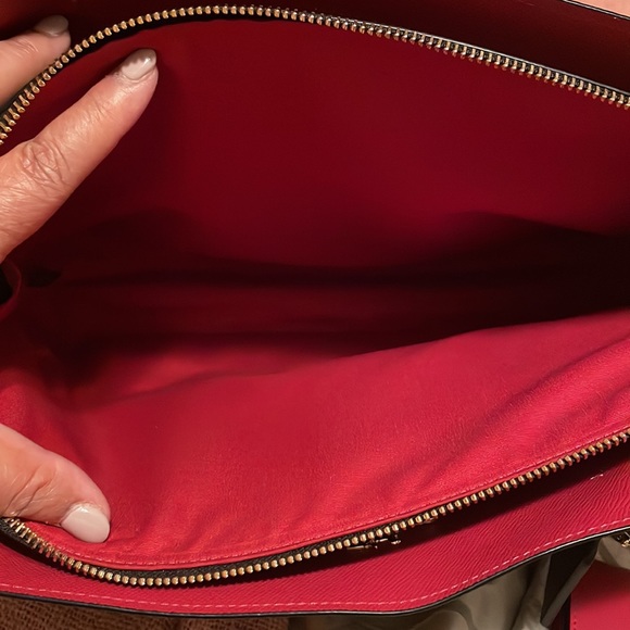 Coach Tatum Carryall 40 In Signature Canvas. Like new condition. - Picture 2 of 4